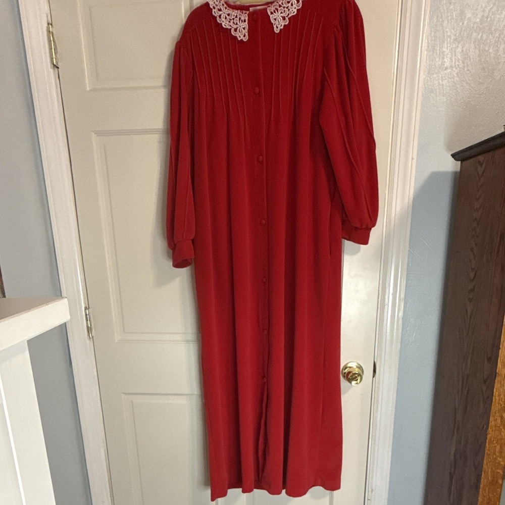 Vintage housecoat Saybury Red Velour Button-Front Gown White Lace Collar Large